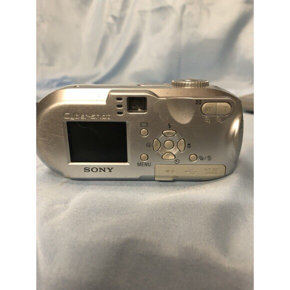 Retro Sony Cyber-Shot DSC-P73 4.1 Digital Point-And-Shoot Camera parts/repair - Picture 2 of 2